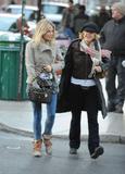 Sienna Miller (Сиенна Миллер) Th_27624_Preppie_-_Sienna_Miller_out_and_about_in_New_York_City_-_Dec._10_2009_881_122_1032lo
