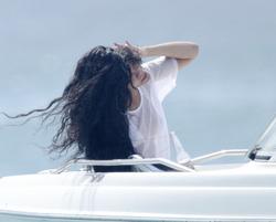 th_380955423_RihannaenjoysafunridewithfriendsonaboatinBarbados_154_122_1073lo.jpg