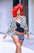 th_95753_Rihanna_shoots_Whats_My_Name_in_NYC_226_122_1171lo.jpg