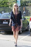 th_93456_Preppie_-_Reese_Witherspoon_at_the_Neil_George_Salon_in_Beverly_Hills_-_Jan._12_2010_974_122_607lo.JPG