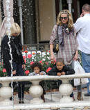 th_89075_HeidiKlum_EnjoyingadayoutatTheGroveinWestHollywoodMarch192011_By_oTTo16_122_676lo.jpg