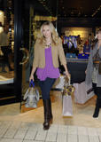 th_27966_KristenBell_shops_at_Henri_Bendel_67_122_679lo.jpg