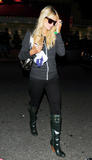 Paris Hilton - Страница 5 Th_29964_celebrity-paradise.com-The_Elder-Paris_Hilton_2009-12-09_-_shopping_in_West_Hollywood_174_122_708lo