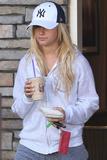 th_65390_celebrity-paradise.com-The_Elder-Ashley_Tisdale_2009-12-04_-_Leaves_Coffee_Bean_7_Tea_Leaf_737_122_721lo.jpg