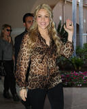 th_29351_shakira_to_the_nbc_summer_press_tour_22_04_13_003_122_797lo.jpg