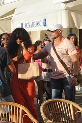 th_890620397_RihannaonshoppingtourinCapri19.7.2012_011_122_843lo.jpg