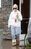 th_79882_Preppie_-_Ashley_Tisdale_at_the_Coffee_Bean_222_122_898lo.JPG