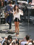 th_67888_celebrity_paradise.com_TheElder_SelenaGomez10_122_925lo.jpg