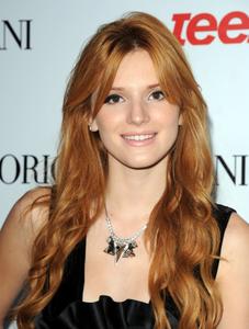 http://img217.imagevenue.com/loc979/th_985927596_BellaThorne_YoungHollyoodParty_2012_12_122_979lo.jpg