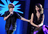 th_38443_selena_gomez_tikipeter_celebritycity_013_123_988lo.jpg
