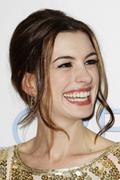 http://img217.imagevenue.com/loc633/th_22164_Anne_Hathaway_Love_And_Other_Drugs_Sydney_Premiere_002_122_633lo.jpg